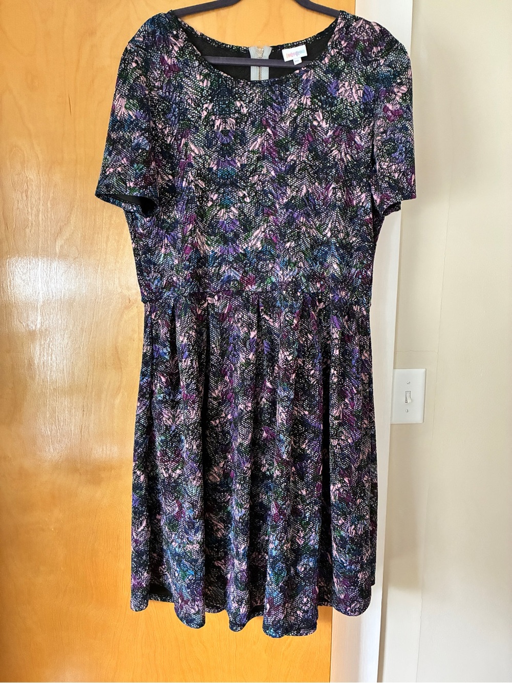 Women’s Short Sleeve Floral Print Skater Dress in Black and Purple